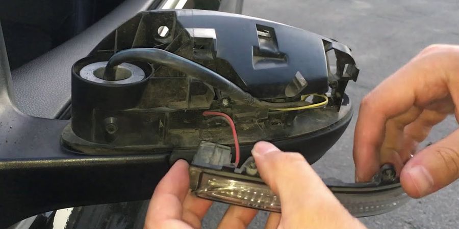 повторювачі поворотів у дзеркалах